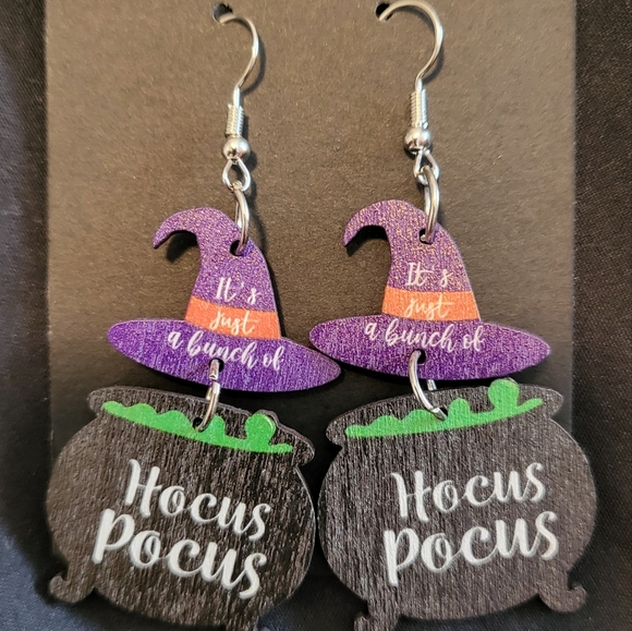 Hocus pocus dangle wood earrings - Picture 4 of 7